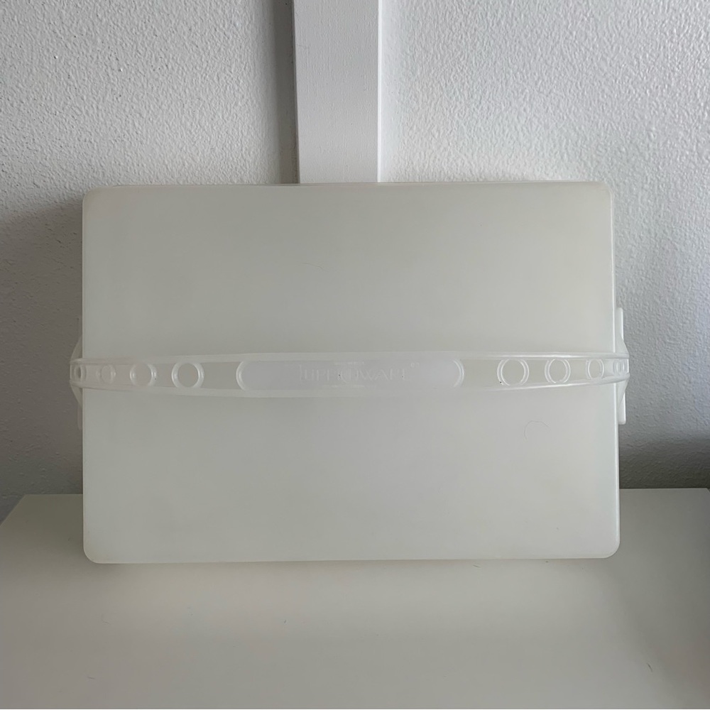VTG TUPPERWARE Large Cake Carrier 15x11” Sheet Cupcake Handle Storage Rectangle - Picture 3 of 13